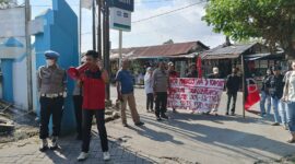 Waka Polsek Somba Opu AKP Aslamuddin pimpin Pengamanan aksi unjuk rasa bersama personil gabungan polres dan Polsek kembali laksanakan pengamanan aksi unjuk Rasa