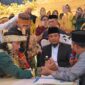 Gubernur Sulawesi Selatan, Andi Sudirman Sulaiman hadir secara langsung menjadi saksi akad pernikahan komedian dan kreator konten Nur Ichsan Hasyim (Tumming) dengan pasangan Nur Ananda (Nanda)