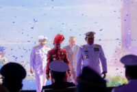 Gubernur Sulawesi Selatan, Andi Sudirman Sulaiman mendampingi Panglima TNI, Bapak Laksamana TNI Yudo Margono