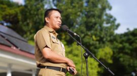 Penjabat Sekertaris Daerah Provinsi Sulawesi Selatan (Sulsel), Andi Darmawan Bintang, memimpin apel pertama di bulan ini