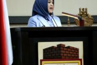 Wakil Wali Kota Makassar, Fatmawati Rusdi, mewakili Wali Kota Makassar, Moh Ramdhan Pomanto, menyampaikan rancangan peraturan daerah