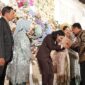 Gubernur Sulawesi Selatan, Andi Sudirman Sulaiman menghadiri acara resepsi pasangan suami istri, Nur Ichsan Hasyim (Tumming) dan Nur Ananda (Nanda)