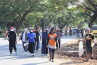 Setelah melakukan aksi Jumat Bersih yang menyasar pasar Pabaeng-baeng, Wakil Wali Kota Makassar, Fatmawati Rusdi melanjutkan aksi tersebut di area Metro Tanjung Bunga