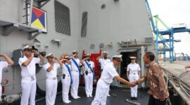Wali Kota Makassar Moh Ramdhan Pomanto mendapat kesempatan mengunjungi Kapal Italian Navy Ship (INS) Fransesco Morosini