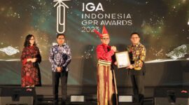 Wali Kota Makassar Moh Ramdhan Pomanto meraih penghargaan Wali Kota terpopuler se-Indonesia di media online pada acara Indonesia GPR Award (IGA) 2023