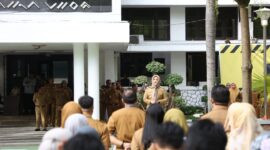 Wakil Wali Kota Makassar, Fatmawati Rusdi memimpin apel pagi Aparatur Sipil Negara (ASN)