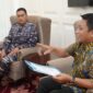 Penjabat Sekertaris Daerah Provinsi Sulawesi Selatan (Sulsel), Andi Darmawan Bintang, menerima audiensi pejabat baru Komandan Satdik 2 Kadiklatal Kolonel Laut (P) Teddy Barata