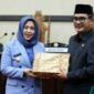 Mewakili Wali Kota Makassar Moh Ramdhan Pomanto, Wakil Wali Kota Makassar Fatmawati Rusdi menyampaikan rancangan peraturan daerah