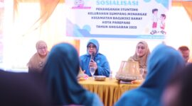 Ketua TP PKK Kota Parepare yakni Ibu Hj. Erna Rasyid Taufan membuka kegiatan sekaligus melakukan pelatihan penanganan Stunting Tahun 2023