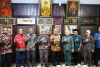 Kepala Kejaksaan Tinggi (Kajati) Provinsi Sulawesi Selatan Leonard Eben Ezer Simanjuntak dan Kepala Kejaksaan Negeri (Kejari) Makassar Andi Sundari beserta pejabat utama berkunjung ke Kediaman Istana Jongaya