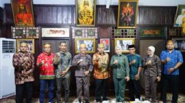 Kepala Kejaksaan Tinggi (Kajati) Provinsi Sulawesi Selatan Leonard Eben Ezer Simanjuntak dan Kepala Kejaksaan Negeri (Kejari) Makassar Andi Sundari beserta pejabat utama berkunjung ke Kediaman Istana Jongaya