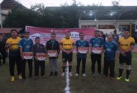 alam rangka menyambut hari Bhayangkara ke-77, Jajaran Pimpinan Polda Sulsel bersama Persatuan Wartawan Indonesia di Kota Makassar menggelar Pertandingan Sepak Bola Persahabatan