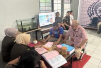 Tim Jaksa Penyidik Pidsus Kejati Sulsel  melaksanakan kegiatan penyerahan tersangka dan barang bukti kepada Tim Penuntut Umum Kejati Sulsel