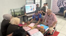 Tim Jaksa Penyidik Pidsus Kejati Sulsel  melaksanakan kegiatan penyerahan tersangka dan barang bukti kepada Tim Penuntut Umum Kejati Sulsel