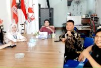Beberapa kader partai berlambang bunga mawar dari Kota Tangerang Selatan (Tangsel) berkunjung ke Sekretariat DPD Partai Solidaritas Indonesia (PSI) Kota Makassar