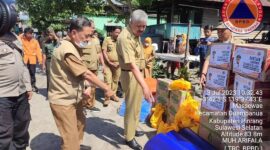 Pemerintah Provinsi Sulawesi Selatan telah menyalurkan bantuan logistik untuk korban terdampak musibah angin kencang