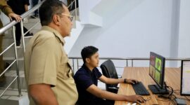 Wali Kota Makassar Moh Ramdhan Pomanto meninjau Inkubator UMKM Makassar yang berlokasi