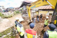 Gubernur Sulawesi Selatan, Andi Sudirman Sulaiman meninjau Pembangunan Jembatan Sungai Malango