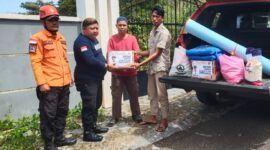 Gubernur Sulawesi Selatan, Andi Sudirman Sulaiman mendorong masyarakat untuk bergerak dalam aktif dalam gerakan penanaman pohon