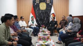 Ketua KPU Prov. Sulsel, Hasbullah S. Sos, M. Kesos., bersama Anggota KPU lainnya Ahmad Adiwijaya dan Hasruddin Husain menerima audiensi dari Pengurus HMI BADKO Sulselbar
