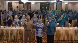 Ketua TP PKK Kota Makassar, Indira Yusuf Ismail, secara resmi membuka kegiatan Bimbingan Teknis (Bimtek) pengenalan aplikasi data dasawisma