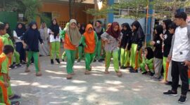 Kehadiran gawai dan teknologi games modern berbasis online telah mengubah pola perilaku dan permainan anak anak saat ini