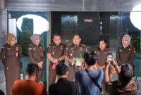 Penyidik Kejaksaan Tinggi Sulawesi Selatan telah menaikan status 2 (dua) orang saksi menjadi tersangka dan melakukan penahanan
