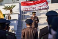 Kepala Kejaksaan Tinggi Sulawesi Selatan Leonard Eben Ezer Simanjuntak menjadi inspektur upacara