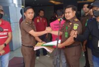 Tim Tabur Ewako Adhyaksa Intelijen Kejaksaan Tinggi Sulawesi Selatan berkolaborasi dengan Tim Tabur Kejaksaan Negeri Barru, berhasil mengamankan 1 (satu) orang Buronan