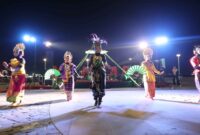 Siswa SMA Negeri 10 Makassar, dibawah asuhan Nurmiati selaku guru seni, turut meramaikan Eight Festival and Forum F8