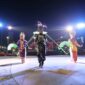 Siswa SMA Negeri 10 Makassar, dibawah asuhan Nurmiati selaku guru seni, turut meramaikan Eight Festival and Forum F8