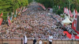 Menteri Pertahanan RI Prabowo bersama Gubernur Sulsel Andi Sudirman Sulaiman dan Ketua IKA Unhas Andi Amran Sulaiman melepas peserta Jalan Sehat Sulsel Anti Mager 2023