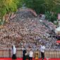 Menteri Pertahanan RI Prabowo bersama Gubernur Sulsel Andi Sudirman Sulaiman dan Ketua IKA Unhas Andi Amran Sulaiman melepas peserta Jalan Sehat Sulsel Anti Mager 2023