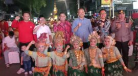 Acara malam pesta rakyat tingkat kelurahan ini diselenggarakan oleh Warga dan Pemuda Kelurahan Buakana itu sendiri secara serentak