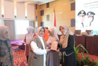 Bunda PAUD Kota Makassar Indira Yusuf Ismail secara resmi menutup kegiatan sosialisasi lembaga PAUD berkualitas