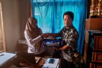 Dokumentasi Penyerahan Alat Olahraga Oleh Ketua DPD II Komite OSIS Nasional Kabupaten Pangandaran, Jawa Barat diterima oleh Sekretaris Pemerintah Desa Wonoharjo. Jumat 04 Agustus 2023 di Jalan Raya Cijulang - Wonoharjo Desa Wonoharjo Kecamatan Pangandaran Kabupaten Pangandaran Provinsi Jawa Barat