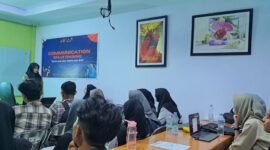 Communications Skills Training yang merupakan kegiatan workshop yang digelar oleh Prodi Ilmu Komunikasi dalam rangka meningkatkan skill