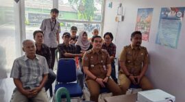 Camat Mamajang M. Ari Fadli, S.STP didampingi Lurah Mamajang Luar Zulfikar Zainal, S.STP mengikuti Zoom Meeting Launching Posko Kontainer Terpadu bertempat