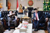 Penjabat Gubernur Sulsel, Bahtiar Baharuddin, menemui Kepala Kejaksaan Tinggi (Kajati) Sulsel, Leonard Eben Ezer Simanjuntak, di Gedung Kejaksaan Tinggi