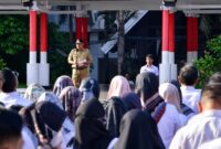 Penjabat Gubernur Sulsel, Bahtiar Baharuddin, memimpin langsung upacara apel pagi pasca Libur Natal 2023
