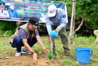 Penjabat Gubernur Sulsel, Bahtiar Baharuddin, menunjukkan keseriusannya dalam meningkatkan daya tarik wisata Rammang-rammang melalui perbaikan kondisi alam dan lingkungan di wilayah tersebut.