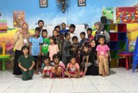 Rumah Belajar Setara lanjutkan proses belajar mengajar pekan pertama tahun 2024 pada Minggu 14 Januari di Unit Pelaksana Teknis Tempat Pembuangan Akhir Sampah (UPT TPAS) Antang.