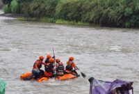Nasib nahas menimpa seorang siswa SMP, bernama Amil (14 tahun) warga Belokallong, Kecamatan Binamu, Kabupaten Jeneponto yang tenggelam saat berenang bersama dengan teman-temannya