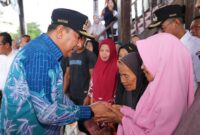 Penjabat Gubernur Sulsel, Bahtiar Baharuddin, kembali menyalurkan bantuan pangan dari pemerintah pusat