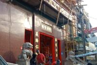 Kanopi Klenteng Kwan Kong di Makassar mengalami kejadian yang tidak terduga pada hari Kamis (08/02/2024) sekitar pukul 15.00 Wita