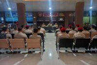 Bertempat di Gedung Serbaguna Mapolres Gowa, dilaksanakan Apel Pengecekan dan Pelepasan Personil BKO Polda Sulsel, yang usai membantu proses pengamanan Pemilu 2024 di wilayah hukum Polres Gowa, Kamis (15/02/2024) Malam.