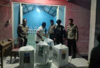 Kapolsek Bontonompo Polres Gowa AKP MISBAHUDDIN S. SOS, melaksanakan kegiatan pengecekan Distribusi Kotak Suara Pemilu dari TPS Menuju PPK Kecamatan Bontonompo, Kamis, (15/02/2024).