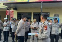 Kapolres Gowa AKBP R.T.S Simanjuntak, S.H., S.I.K., M.M., M.I.K., memastikan kesiapan personel Pengamanan di kantor Panitia Pemilihan Kecamatan (PPK) dengan cara inovatif melakukan pengecekan melalui Video Call dan Shareloc, pada kesempatan apel pagi, Senin (19/02/2024).