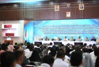 Pelaksana Harian (Plh) Sekertaris Daerah Provinsi Sulawesi Selatan Andi Muhammad Arsjad memimpin diskusi dalam High Level Meeting TPID (Tim Pengendali Inflasi Daerah)
