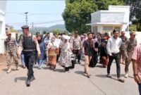 Koalisi Pemuda Mahasiswa Keadilan (KPMK) yang sebelumnya menuntut tanggung jawab dari pemilik pengusaha kandang ayam dan pemerintah desa Balai Kembang